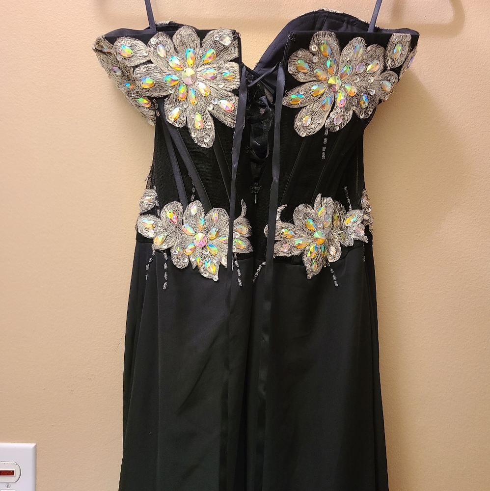 Dress - Picture 2 of 2